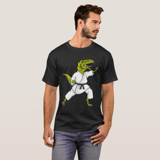 Funny Karatesaurus T-rex Dinosaur Karate Samurai D Tシャツ (正面フル)
