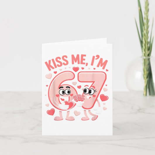 Funny Kiss Me I'm 67 Cute Valentine's Day Couples  カード (正面)