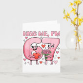 Funny Kiss Me I'm 67 Cute Valentine's Day Couples  カード (黄色い花)