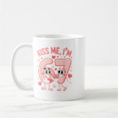 Funny Kiss Me I'm 67 Cute Valentine's Day Couples  コーヒーマグカップ (左)