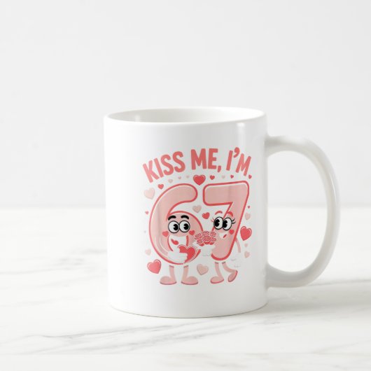 Funny Kiss Me I'm 67 Cute Valentine's Day Couples  コーヒーマグカップ (右)