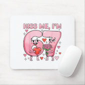 Funny Kiss Me I'm 67 Cute Valentine's Day Couples  マウスパッド (マウス)