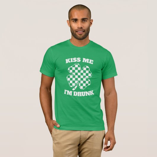 Funny Kiss Me I'm Drunk St. Patrick's Day Shamrock Tシャツ (正面フル)