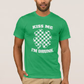 Funny Kiss Me I'm Drunk St. Patrick's Day Shamrock Tシャツ (正面)