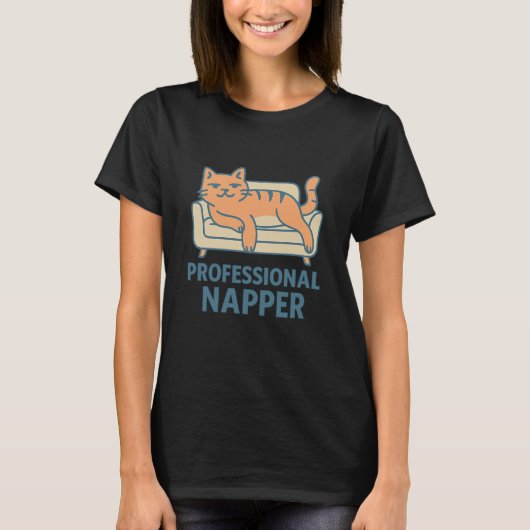 Funny Lazy Cat T-Shirt – Professional Napper Carto Tシャツ (正面)