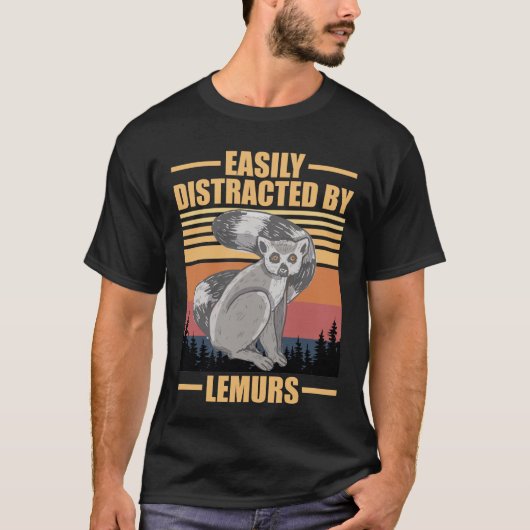 funny lemurs easily distracted by lemurs  tシャツ (正面)