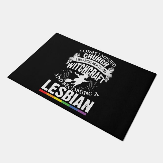 Funny Lesbian Witch Pride Feminist LGBT ドアマット (アングル)