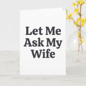 Funny Let Me Ask My Wife Marriage Humor Quote カード (黄色い花)