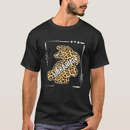 Funny Librarian Leopard Bunny Rabbit Easter Christ Tシャツ (正面)