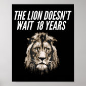 Funny Lion Meme The Lion Doesn't Wait 18 Years Gen ポスター (正面)