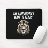 Funny Lion Meme The Lion Doesn't Wait 18 Years Gen マウスパッド (マウス)