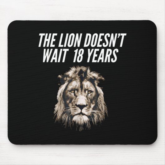 Funny Lion Meme The Lion Doesn't Wait 18 Years Gen マウスパッド (正面)