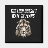 Funny Lion Meme The Lion Doesn't Wait 18 Years Gen マグネット (正面)