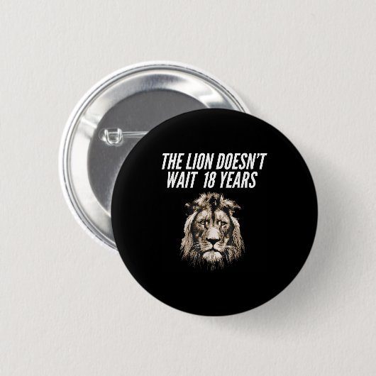 Funny Lion Meme The Lion Doesn't Wait 18 Years Gen 缶バッジ (正面&裏面)