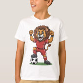 funny lion play football tシャツ (正面)