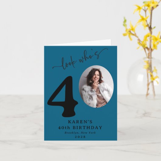 Funny Look Whos 40 Stylish 40th Birthday  カード (黄色い花)