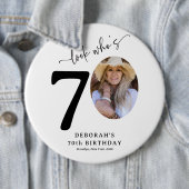 Funny 'Look Who's 70' Stylish 70th Birthday 缶バッジ (インサイチュ)