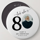 Funny 'Look Who's 80' Stylish 80th Birthday 缶バッジ (正面&裏面)