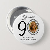 Funny Look Who's 90! Photo 90th Birthday 缶バッジ (正面&裏面)