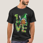 Funny LOVE Gnomes Irish Shamrock St Patrick's Day  Tシャツ (正面)