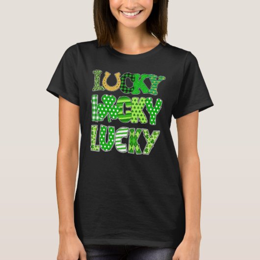 Funny Lucky Shamrocks Happy St Patricks Day Family Tシャツ (正面)