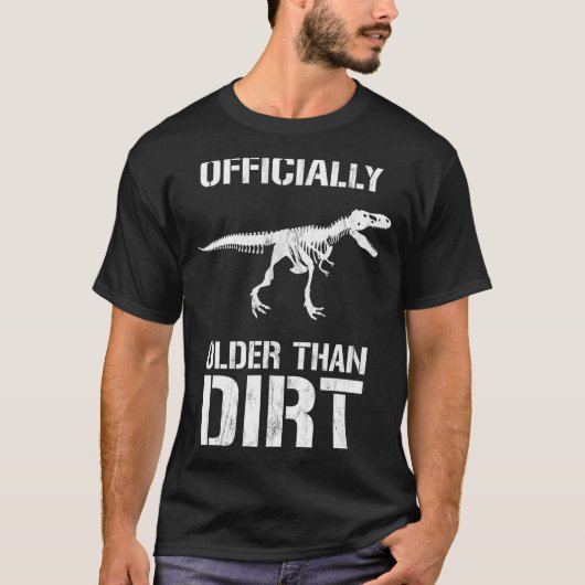 Funny Ly Older Than Dirt Birthday Novelty  Tシャツ (正面)