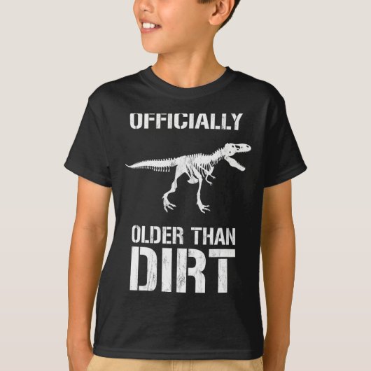 Funny Ly Older Than Dirt Birthday Novelty  Tシャツ (正面)