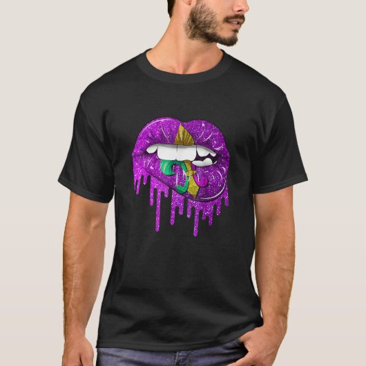 Funny Mardi Gras Carnival Purple Gold Lips Dripped Tシャツ (正面)