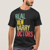 Funny Marriage Real Men Marry Doctors Groom Tシャツ (正面)