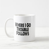 Funny Matching Couple Design – Where I Go Trouble  コーヒーマグカップ (左)