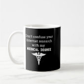 Funny Medical Degree Gift Don't Confuse Internet R コーヒーマグカップ (左)