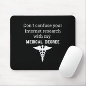 Funny Medical Degree Gift Don't Confuse Internet R マウスパッド (マウス)
