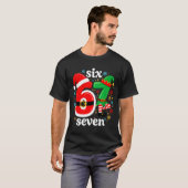 Funny Meme Six Seven 67 Elf 6 7 Santa Christmas Pa Tシャツ (正面フル)