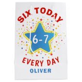 Funny Meme Six Today 6-7 Every Day Birthday Kid's ミディアムペーパーバッグ (裏面)