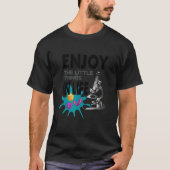 FUNNY MICROSCOPE, MICROBIOLOGISTS BIOLOGY NERD SCI Tシャツ (正面)