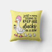 Funny Mom ducks word art  クッション (裏面)