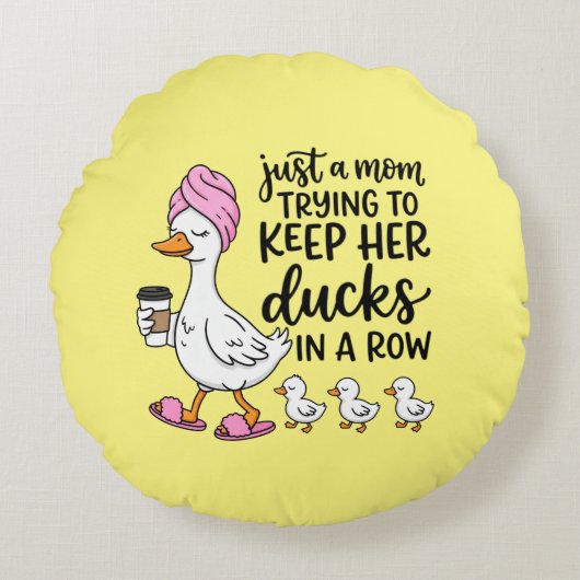 Funny Mom ducks word art  ラウンドクッション (正面)