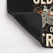 Funny Never Underestimate An Old Man On A Trike Gr マウスパッド (コーナー)