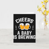 Funny New Dad Baby Shower Cheers A Baby Is Brewing カード (黄色い花)