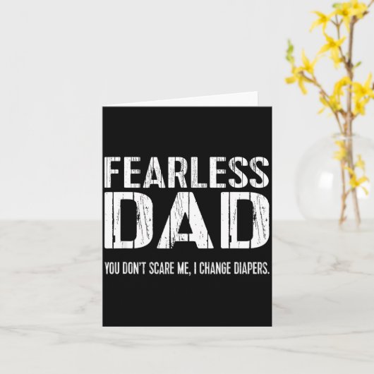 Funny New Dad _ Fearless Dad I Change Diapers Tee カード (黄色い花)