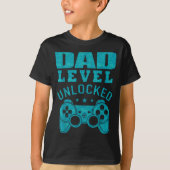 Funny New Dad Shirt Dad Level Unlocked Day Tee Shi Tシャツ (正面)