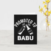 Funny New Grandpa Pregnancy Announcement Promoted カード (黄色い花)