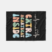 Funny New Mom Extra Heartbeat Inside Pregnancy Ann フリースブランケット (正面(横))