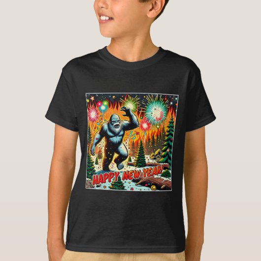 Funny New Years Eve 2024 Bigfoot And Fireworks Hum Tシャツ (正面)
