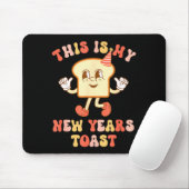 Funny New Year's Toast Bread Pun Retro Hipe マウスパッド (マウス)