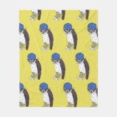 Funny owl with sneakers in a yellow background フリースブランケット (正面)