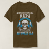 Funny Papa Who Rides A Motorcycle Biker Racing Dad Tシャツ (デザイン正面)