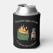 Funny Parody Dumpster Fire Raccoon Mental Health 缶クーラー (缶正面)