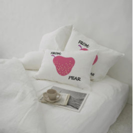 Funny Pear Pun – “From: Pear” Pop Art Fruit Canva アクセントクッション