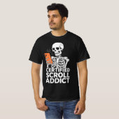 Funny Phone Addiction – Certified Scroll Addict Tシャツ (正面フル)